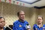 Kepala-Biro-Pemerintahan-Setda-NTT-Doris-Alexander-Rihi-saat-melakukan-konferensi-pers.jpg