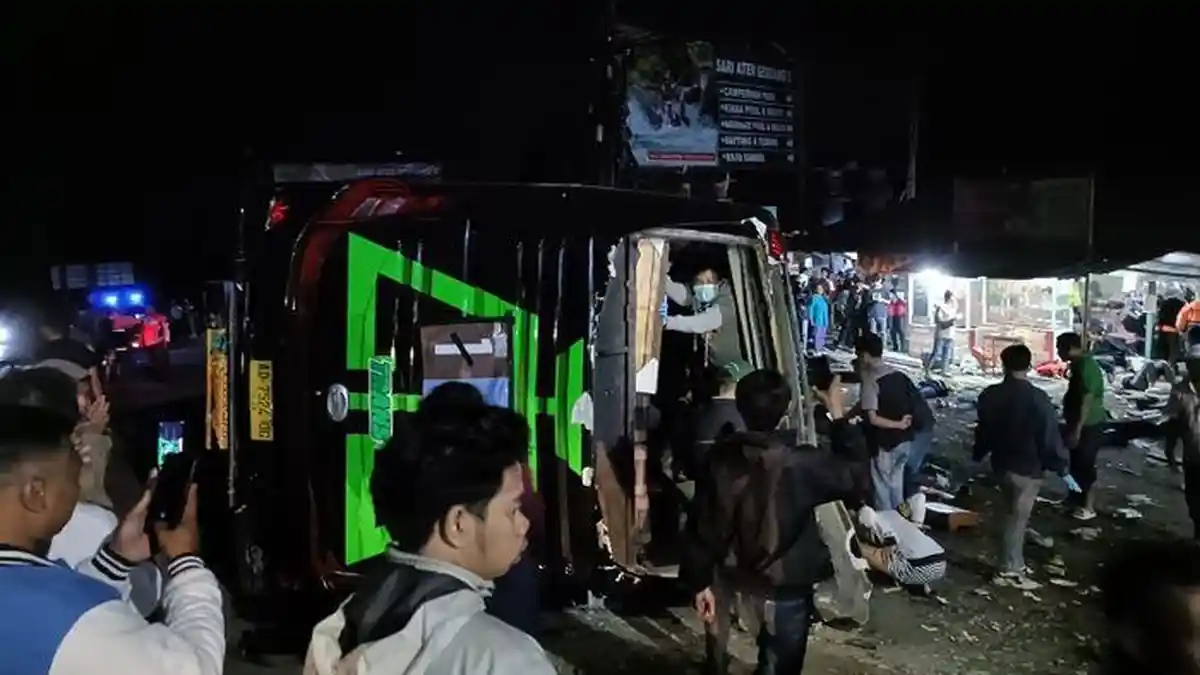 Saksi Mata Sebut Mesin Bus yang Terguling di Ciater Subang Diduga Kondisinya Mati, Lampu Tak Nyala