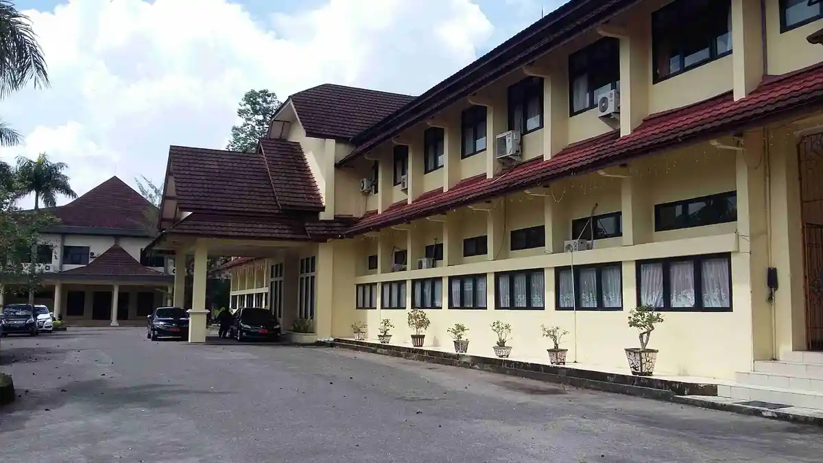 Aktivitas PNS di Kantor Bupati BelitungTerpantau Normal