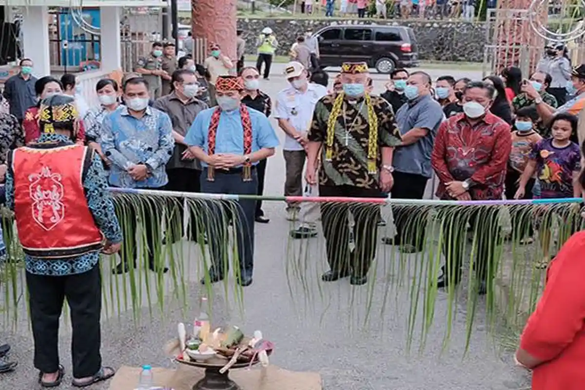 Bupati Sekadau Aron Sambut Kedatangan Uskup Sanggau Baru