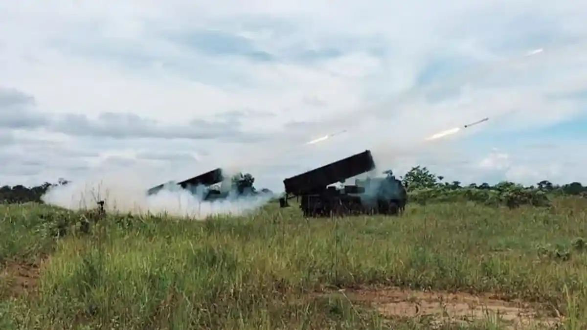 Melihat Roket MLRS Astros, Alutsista Tercanggih Armed TNI Mampu Mencapai Sasaran Sejauh 300 Km