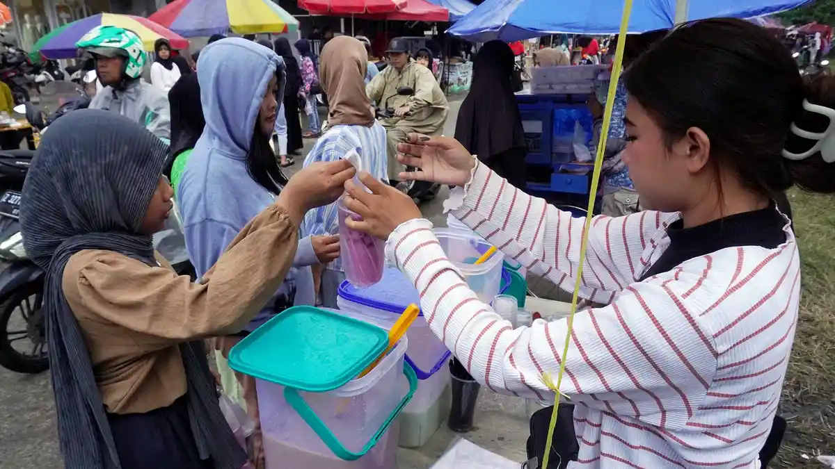 BPOM RI Periksa 9.262 Takjil, 102 Diantaranya Mengandung Formalin, Rhodamin B hingga Boraks