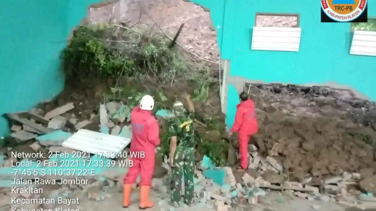 Tanah Longsor hingga Tanggul Jebol Dilaporkan Usai Hujan Deras Guyur Klaten Sore Ini