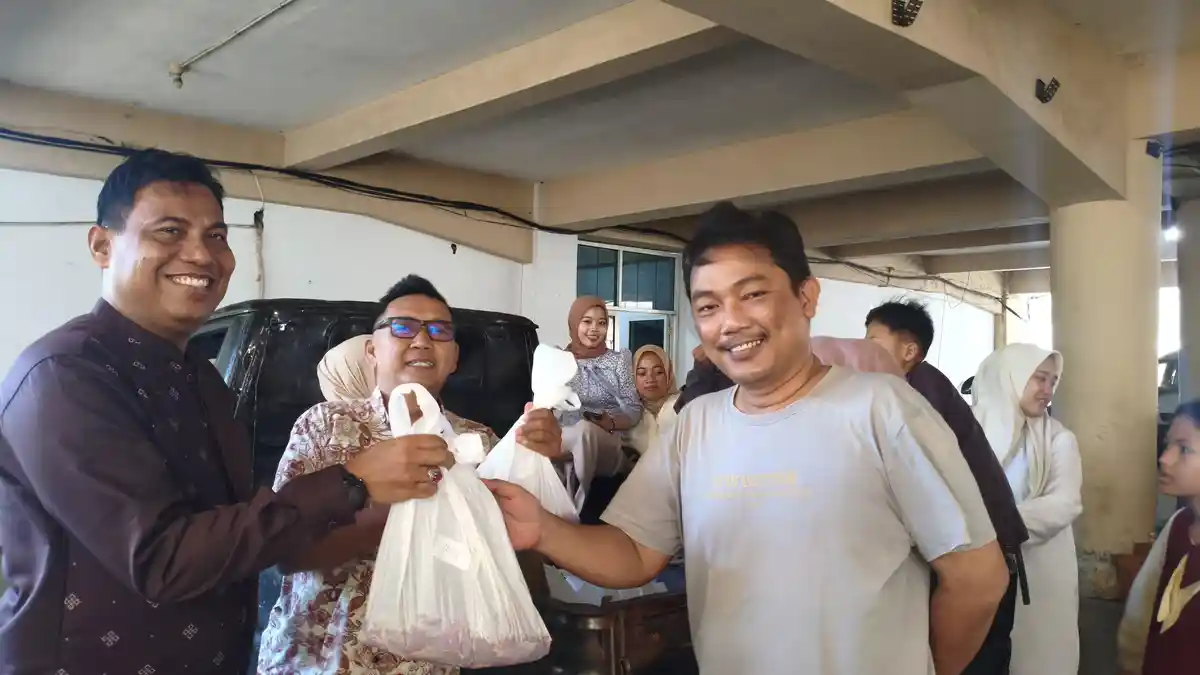 Wali Kota Bandar Lampung Berikan Sapi Kurban untuk Forwako