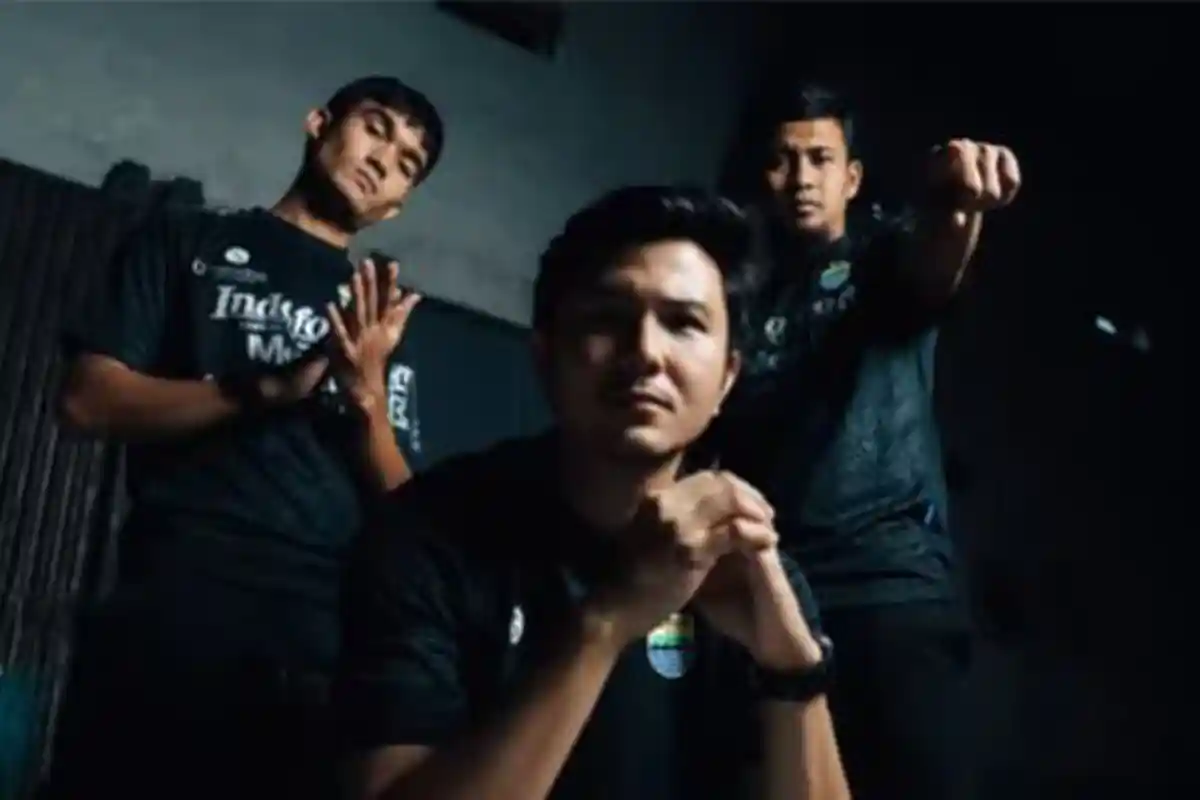 Penampakan Jersey Alternate Persib Bandung di Liga 1 2021: Percik Harap Dalam Gelap Menang Bersama