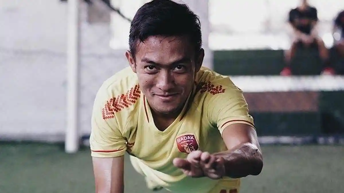 Badak Lampung FC Dibubarkan, Roni Rosadi Minta Maaf