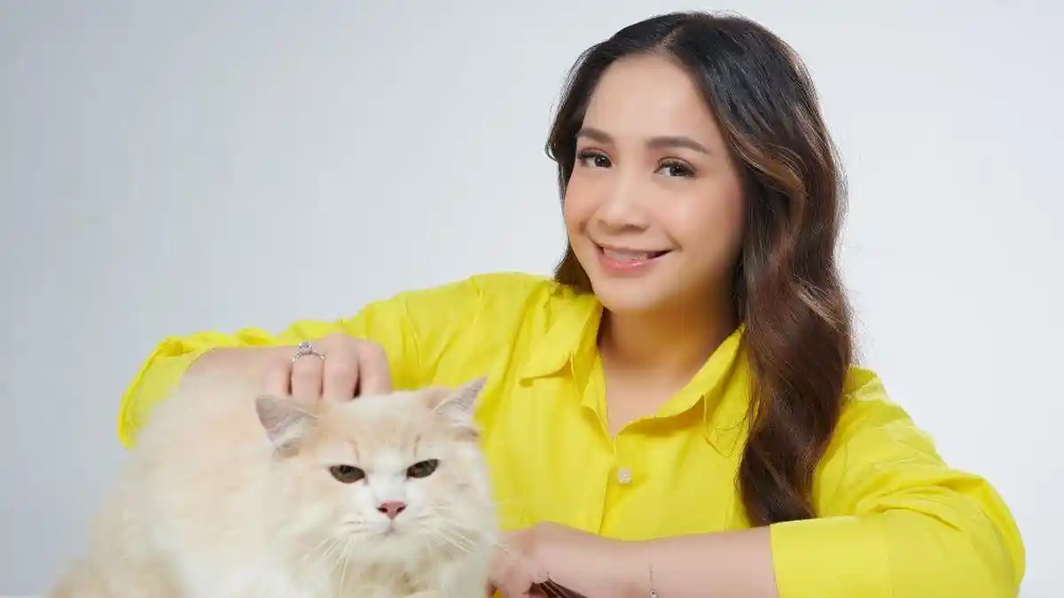 Cara Nagita Slavina Bangun Kedekatan Kucing-kucing Peliharaannya