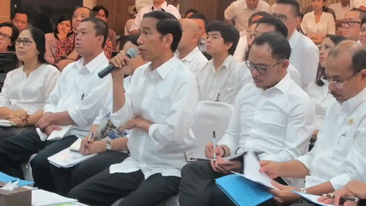 Dengar Curhat TKI, Jokowi Langsung Hapuskan KTKLN