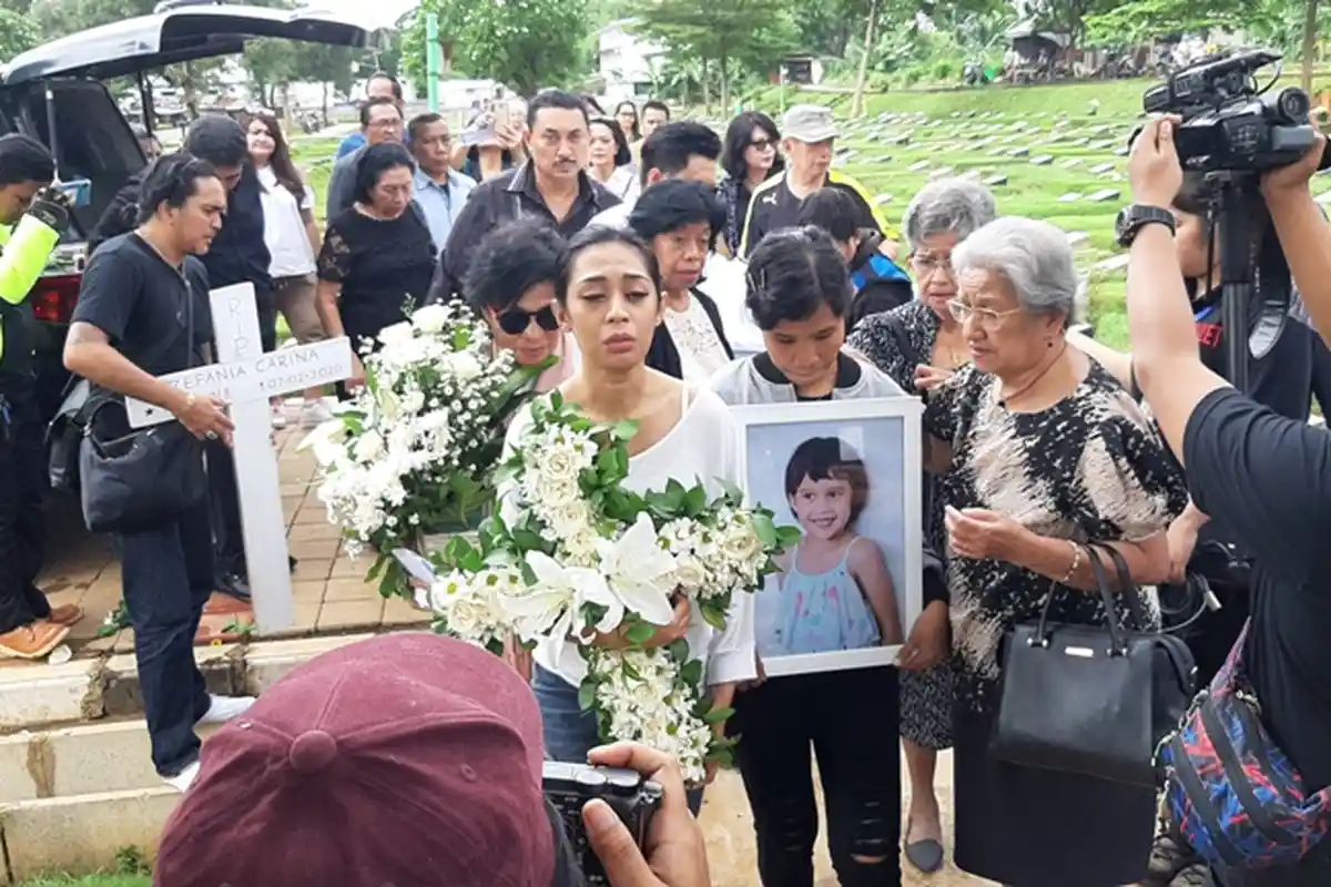 PEDIH! Karen Pooroe Baru Ketemu Anaknya Kembali Setelah Meninggal, 2 Tahun Tak Bertemu