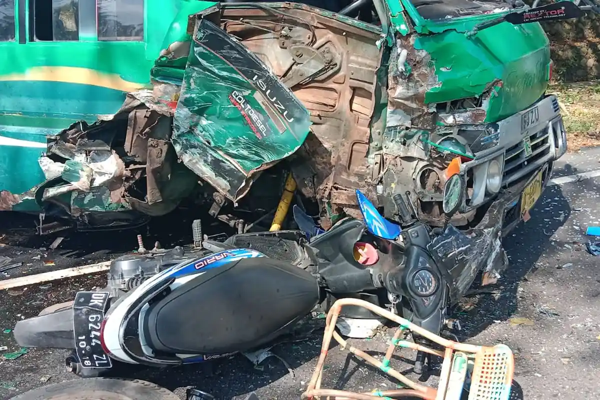 KECELAKAAN Jalur Tengkorak Libatkan 3 Kendaraan, Ada Penumpang Bocah 5 Tahun