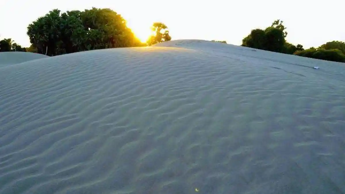 Wisata NTT, Eksotisme Pantai Oetune Dengan Gurun Pasir Putih Ala Timur Tengah