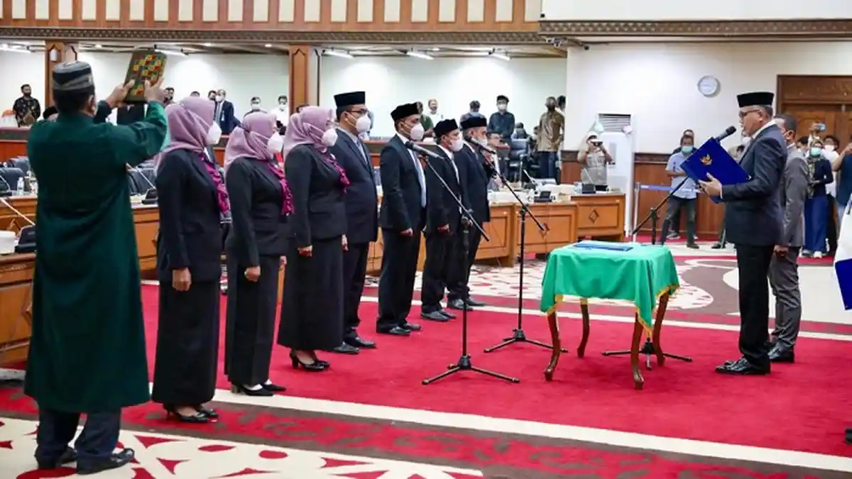 Gubernur Lantik Tujuh Komisioner KKR Aceh, Ini Pesan Nova Iriansyah dan Ketua DPRA