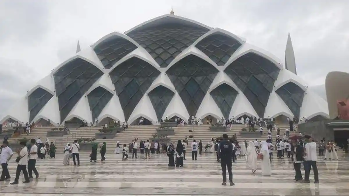 5 Pilihan Tempat Ngabuburit Bersama Keluarga Tercinta di Bandung, Ada Masjid Al Jabbar