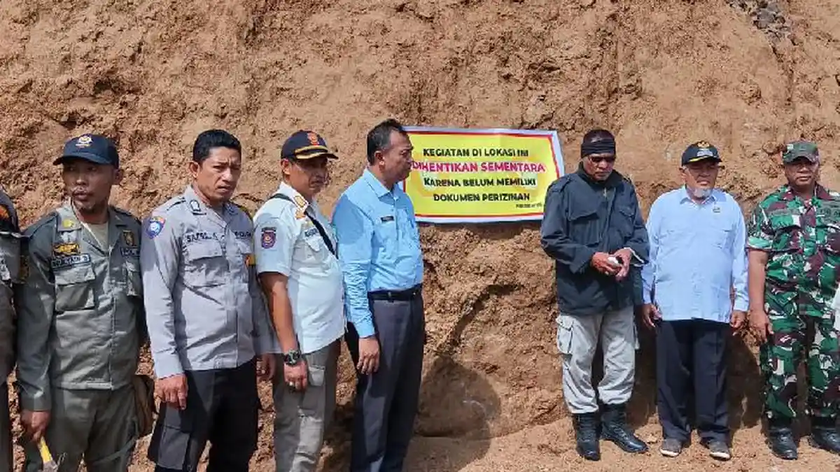 Satpol PP Lombok Timur Tutup Proyek Penginapan Diduga Ilegal di Perbukitan Sembalun