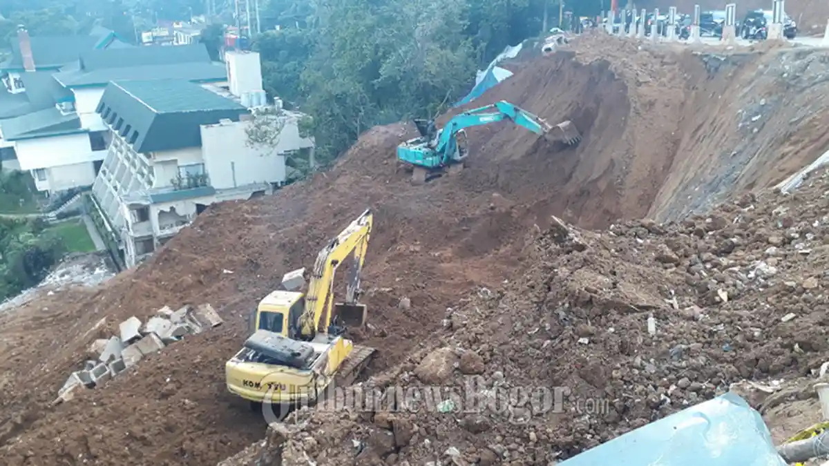 Penanganan Longsor di Puncak Pass Tak Kunjung Selesai, Ini Kendala yang Dihadapi
