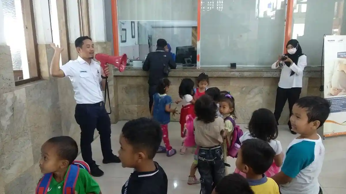 PT KAI Latih Anak Cinta Kereta Api dengan Pengenalan Lebih Dini