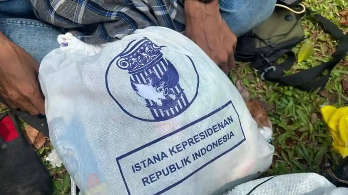 Isi Tas Serut saat May Day 2026 di Monas dari Presiden Prabowo
