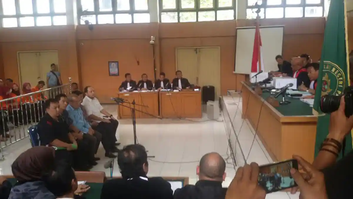 Bupati Yan Anton Tenang dan Santai Jalani Sidang Korupsi