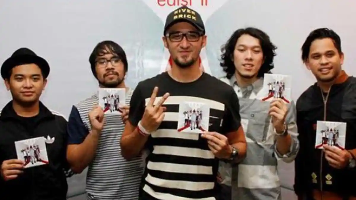 Kunci Gitar, Chord dan Lirik Lagu Alexa - Wajahmu Indahkan Duniaku - Main dari Kunci E