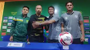 pelatih-persebaya-u-20-uston-nawawi-dan-pelatih-barito-putra-u-20-andi-abunawas.jpg