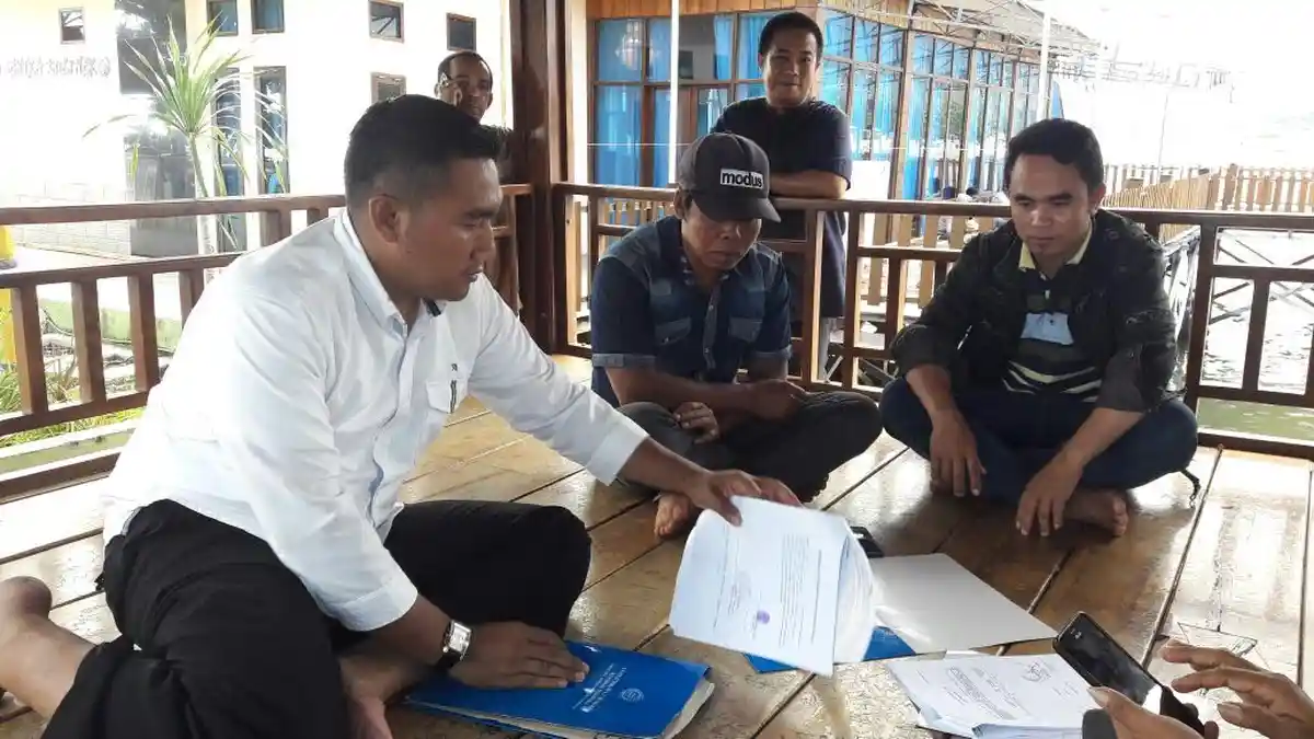Sambangi Bantaeng, Dirjen Perlindungan WNI Serahkan Asuransi Kematian TKI Malaysia