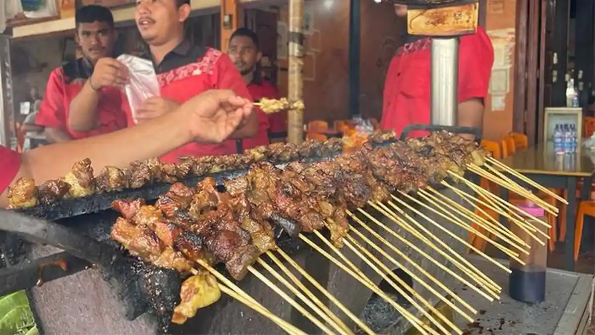 Tips Agar Tusuk Sate Tidak Cepat Gosong saat Dibakar, Ternyata Cukup Rendam dengan 1 Bahan Ini