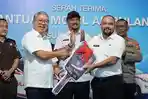 RSUD Muda Sedia Aceh Tamiang Terima Bantuan Tiga Unit Ambulans dari Toyota