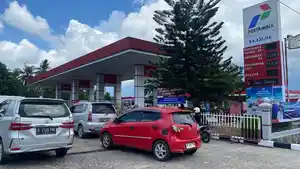 Antre-BBM-di-SPBU-neee.jpg