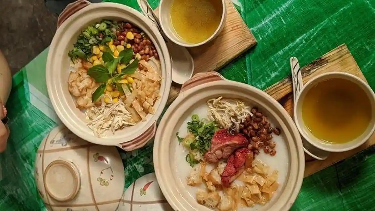 7 Bubur Ayam Enak di Solo untuk Sarapan Hari ini, Bubur Bakar Badran Dimasak dengan Cara Dibakar