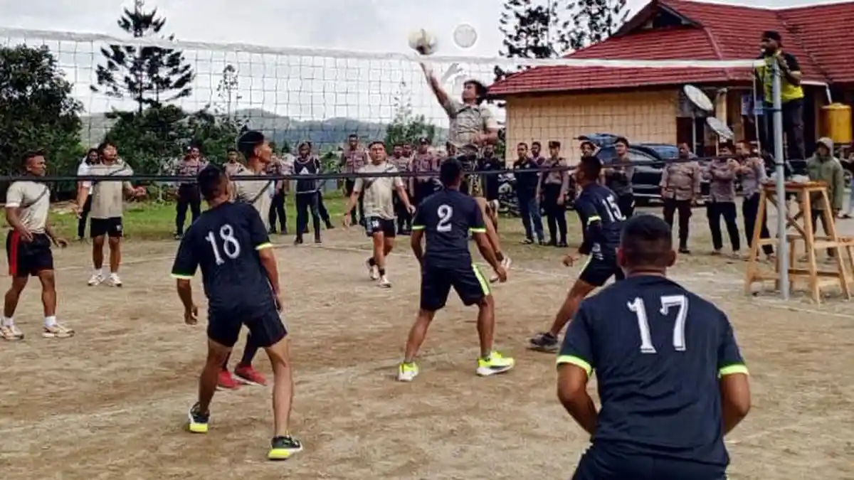 Hari Bhayangkara ke-78, Satgas Operasi Damai Cartenz Juara 1 Bola Voli di Pegubin