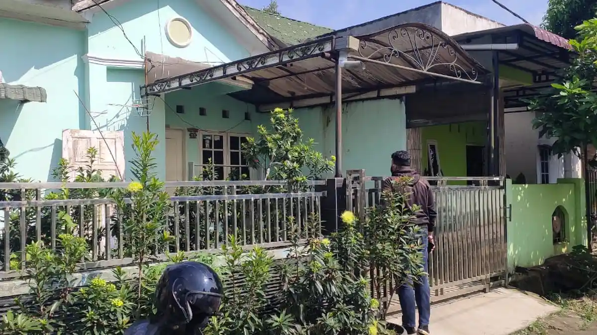 Istri dan Anak Terduga Teroris Suhartono Datangi Polda Sumut, Minta Suaminya Dilepaskan