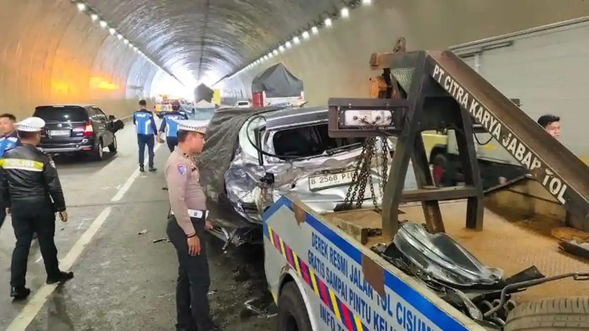 Polisi Dalami Penyebab Kecelakaan di Terowongan Tol Cisumdawu Sumedang