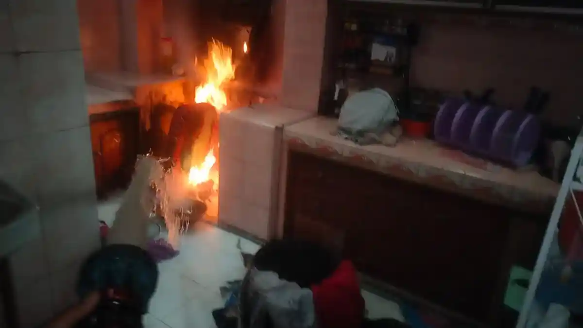 Rumah Terbakar di Padang Diduga Akibat Tabung Gas Bocor, Hanguskan Bagian Dapur