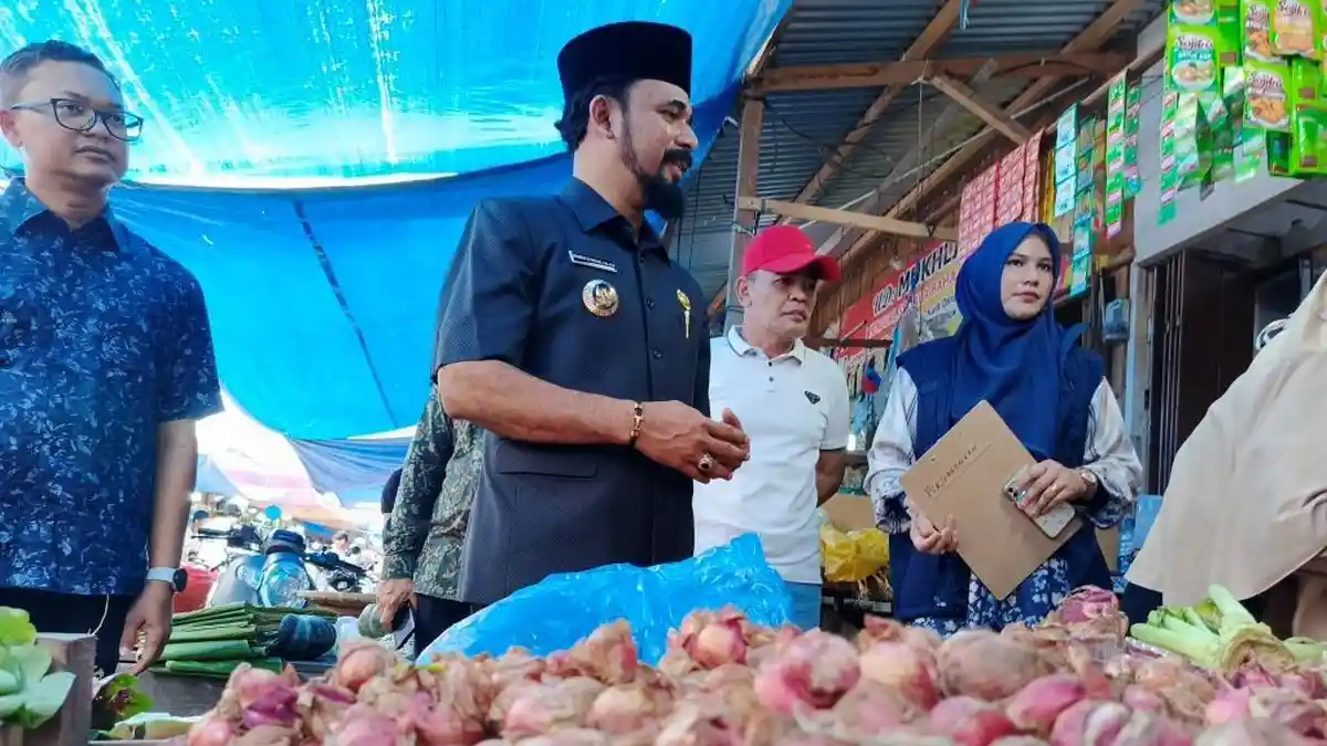 Sidak SPBU hingga Pasar Peureulak, Ini yang Ditemukan Bupati Iskandar Usman Al-Farlaky 