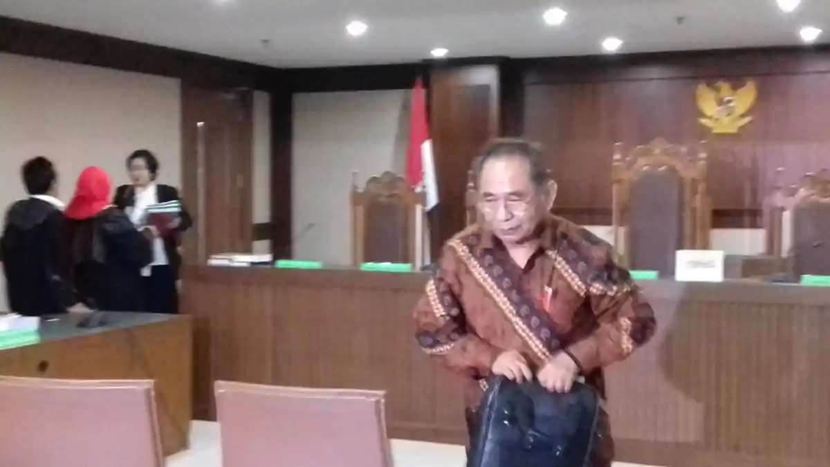 Hakim Cabut Hak Politik Charles Mesang Selama 2 Tahun