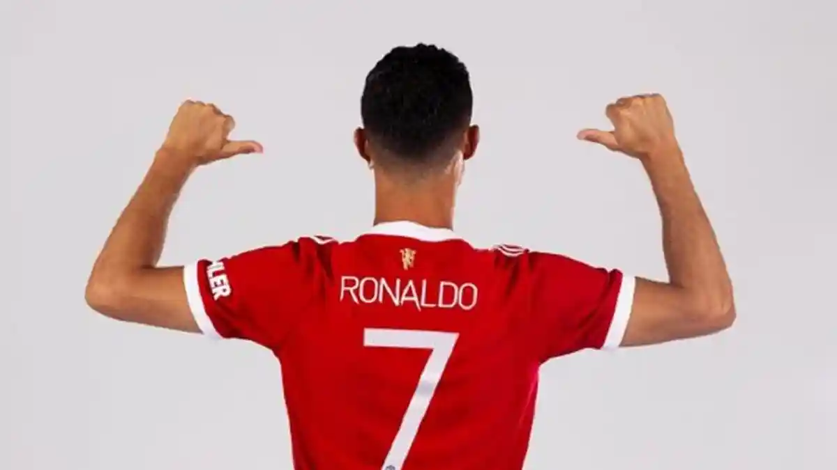 Cristiano Ronaldo Pecahkan Rekor Penjualan Jersey Lampaui Lionel Messi 