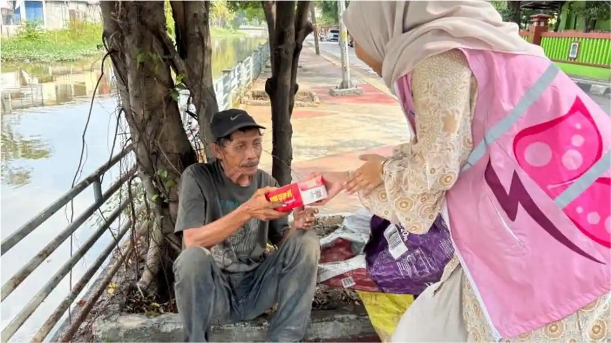 PLN UP3 Bekasi Tebarkan Kepedulian Pada Masyarakat Sekitar melalui Program Jumat Berbagi - Tribunjabar.id