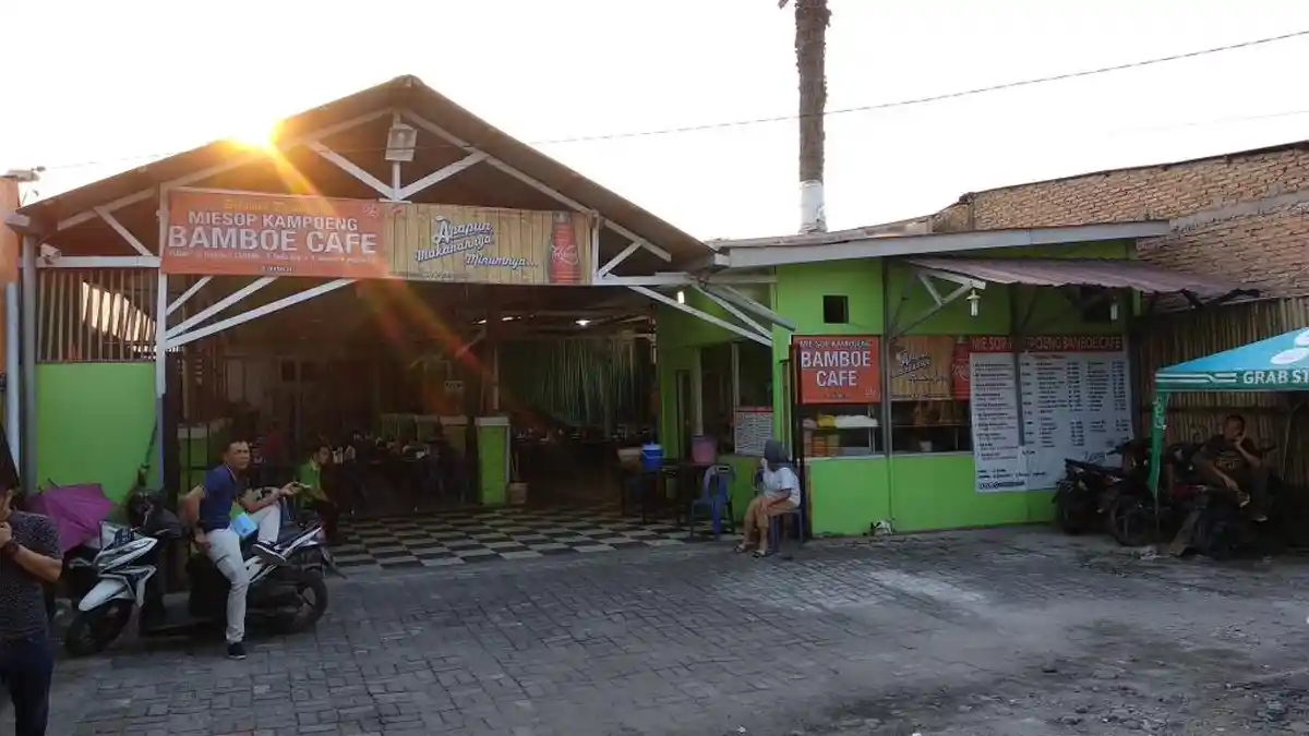 WISATA KULINER: Yuk Nikmati Mie Sop Kampoeng Bamboe Cafe yang Khas Dengan Rempah-rempah
