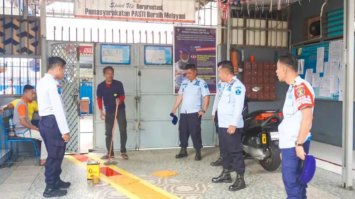 Pasang Guiding Block, Lapas Rantauprapat Kanwil Kemenkumham Sumut Tingkatkan Pelayanan Publik