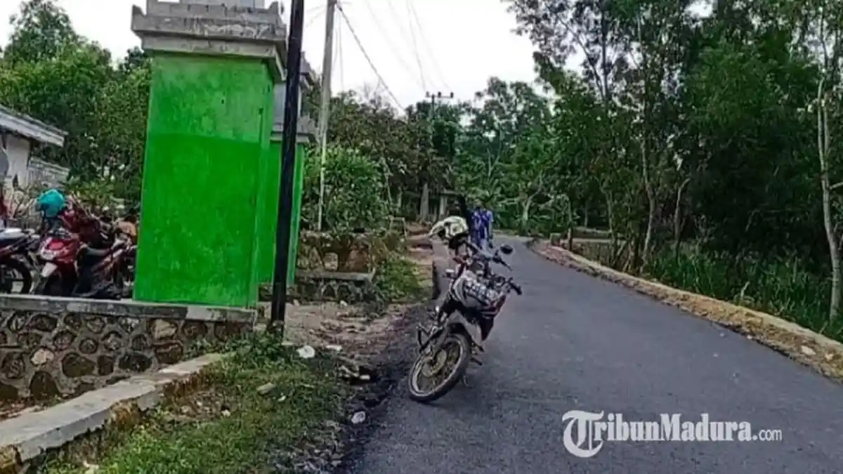 Pemkab Sampang Prioritaskan Program Perbaikan Jalan Penghubung Kecamatan Kedungdung dan Banyuates