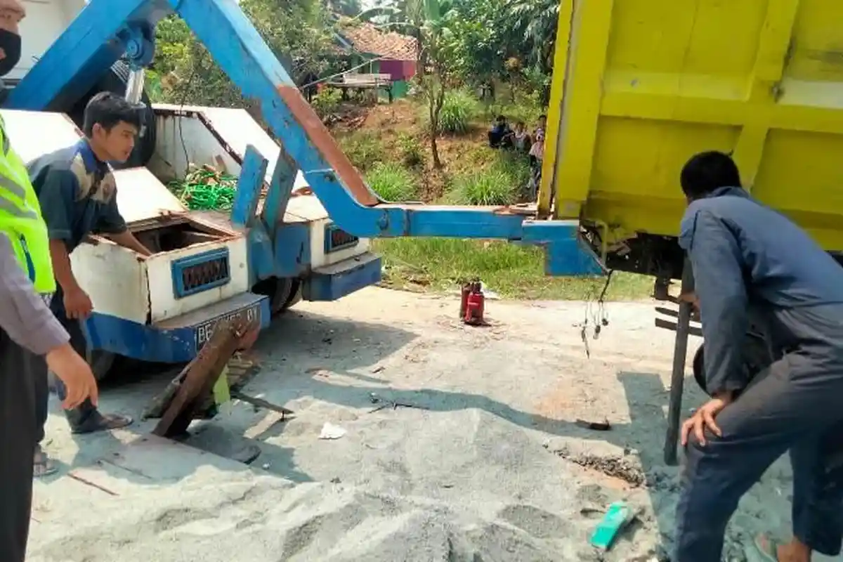 Pengakuan Kernet Dump Truck Saat Tabrakan Dengan Colt Diesel, Suara Seperti Ledakan