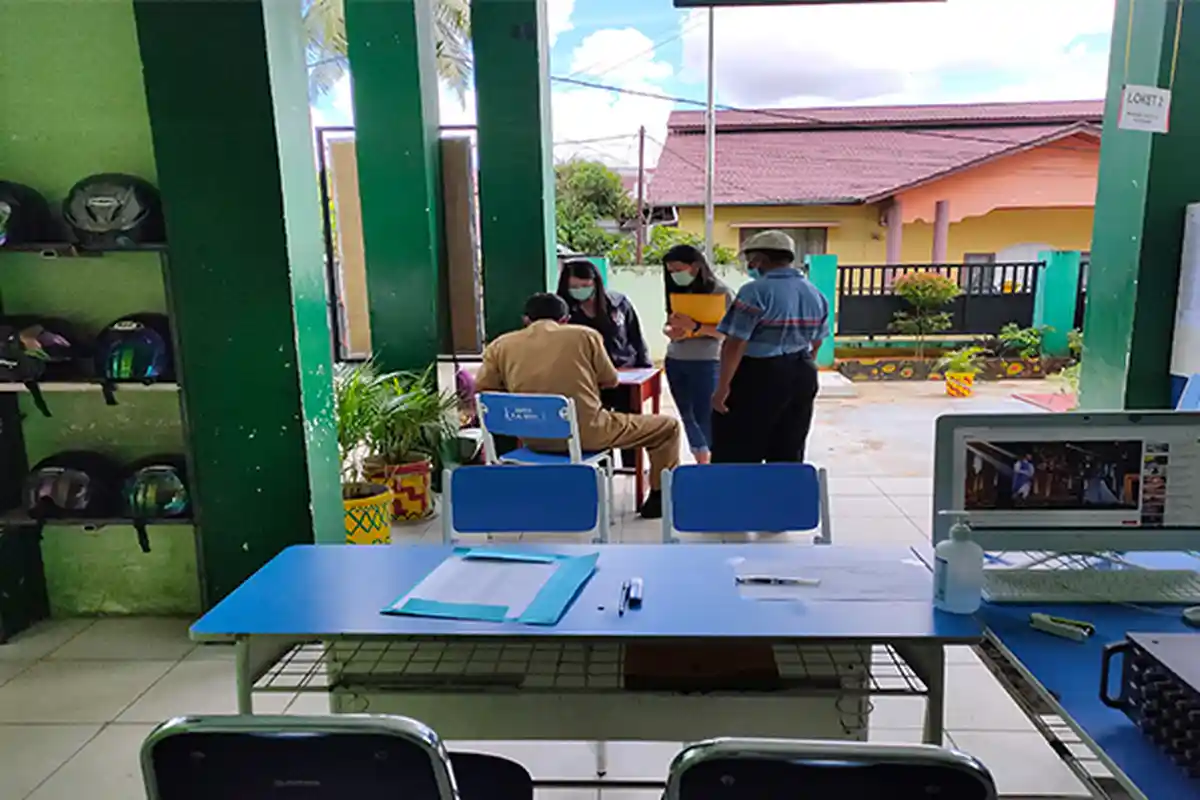 SMPN 26 Pontianak Timur Bagi Dua Tahap Penyerahan Berkas