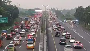arus-mudik-di-jalan-tol.jpg