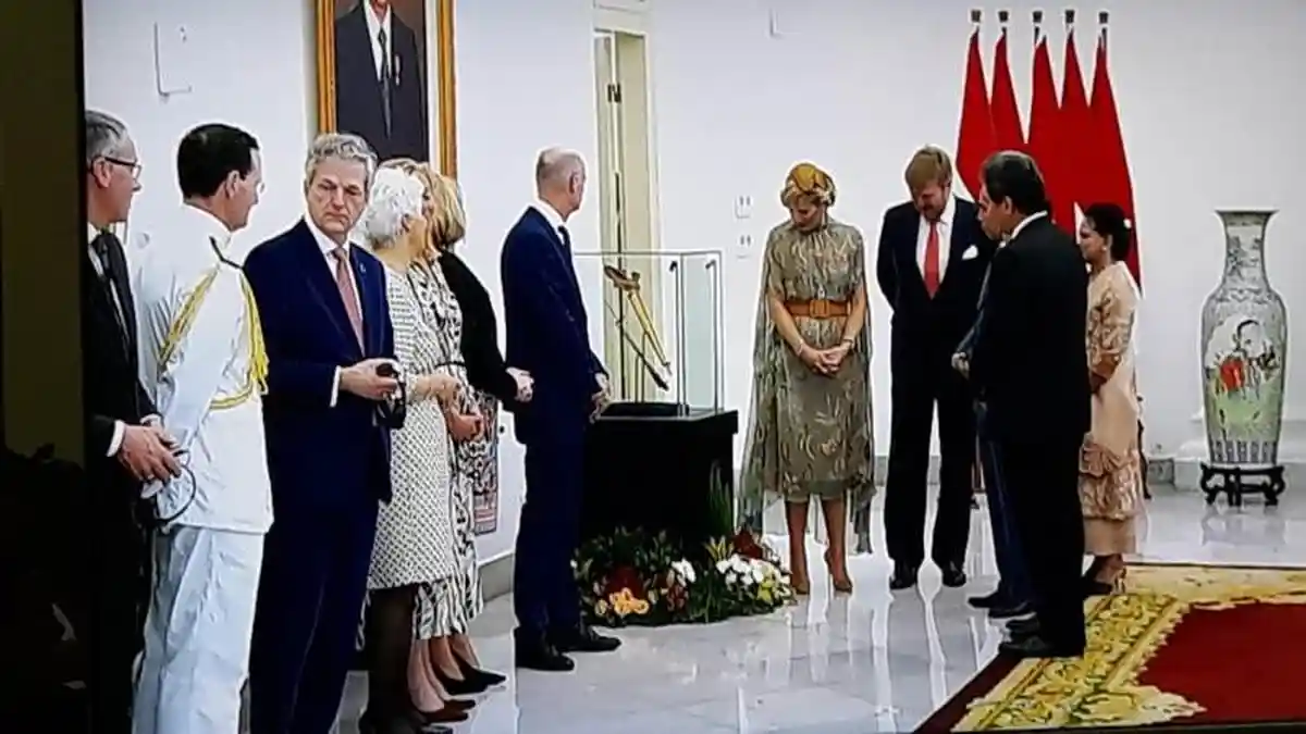 Presiden Jokowi Terima Keris Pangeran Diponegoro dari Raja dan Ratu Belanda