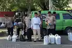 Ketua-DPRD-Sukoharjo-bagi-bagi-takjil.jpg