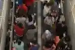 jelang-lebaran-royal-plaza-dipadati-pengunjung_20180611_165645.jpg