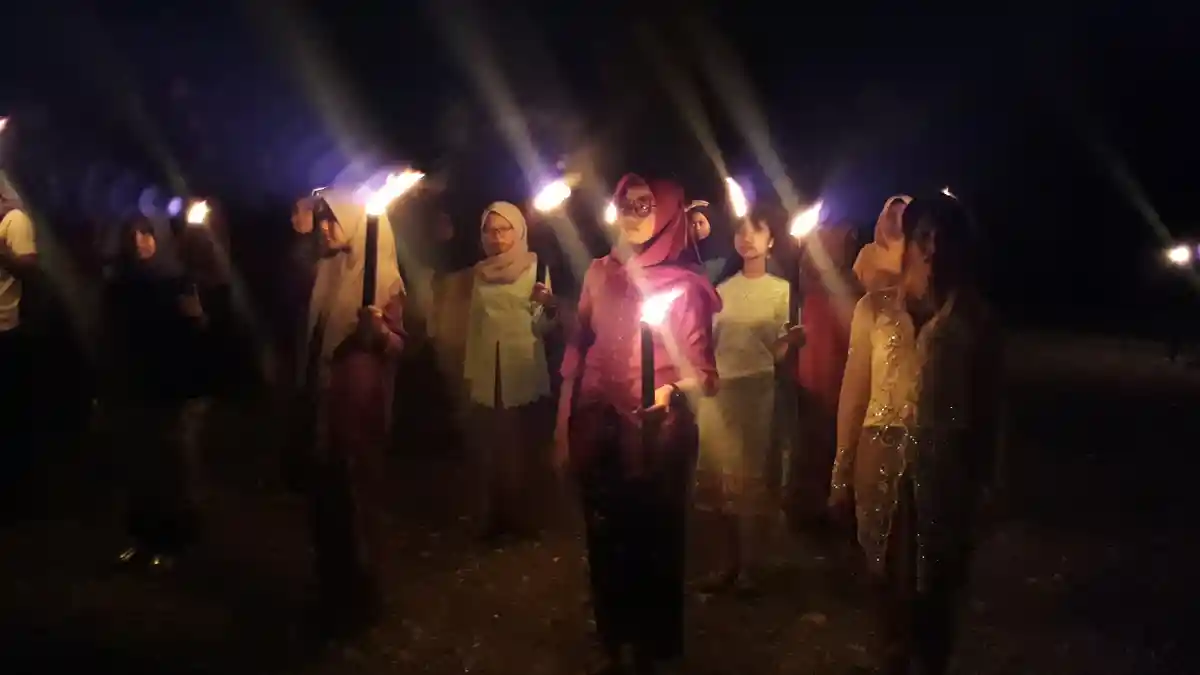 Upacara 17 Agustus ala Warga Jetis dan Trunuh Klaten: Digelar Pukul 12 Malam Sambil Bawa Obor