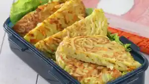 RESEP-MAKANAN-DADAR-MIE-TELUR-BUMBU-KARI.jpg