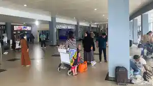 Suasana-Bandara-Haluoleo-Kendari-menjelang-mudik-Lebaran-2024.jpg