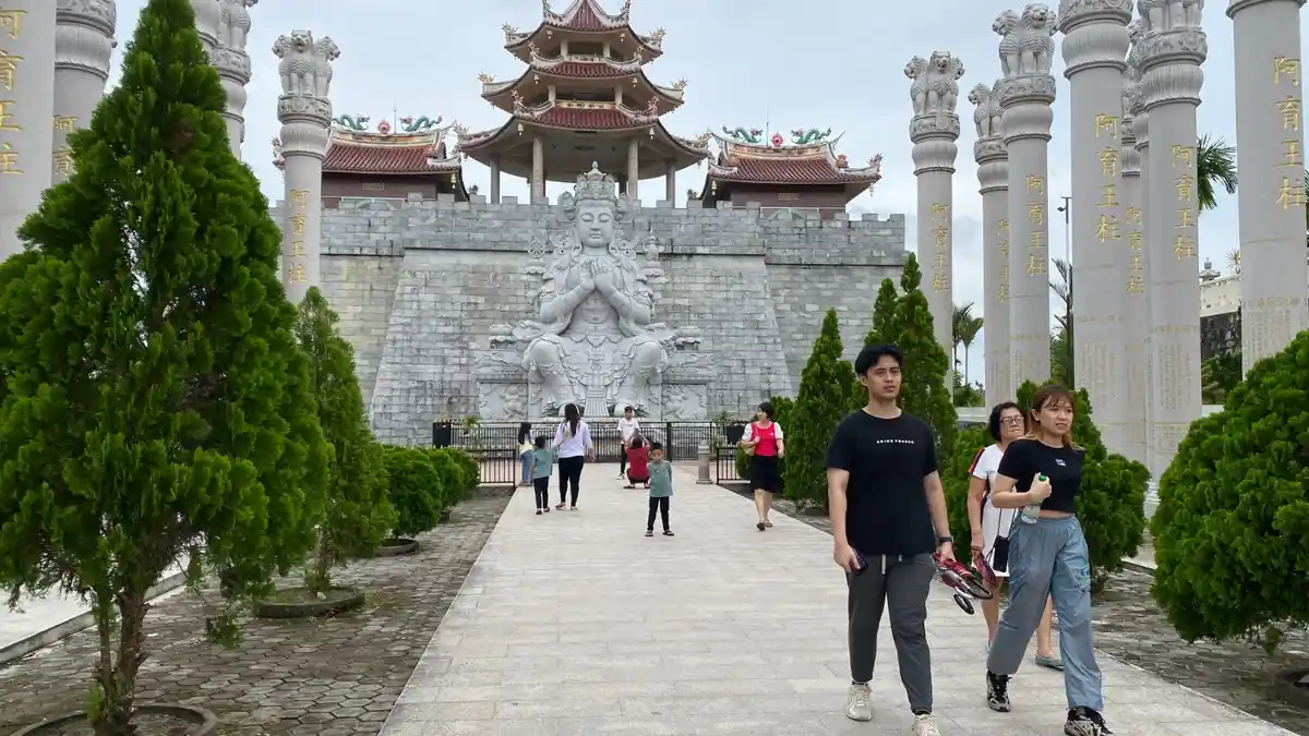 Wisata Patung Seribu Dikunjungi Wisatawan Mancanegara, Tembus 818 Orang di Hari Libur